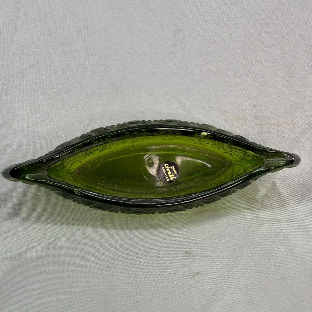 LE Smith Glass Avocado Green Daisy and Button Canoe Boat Bowl Vintage 8 Inch
